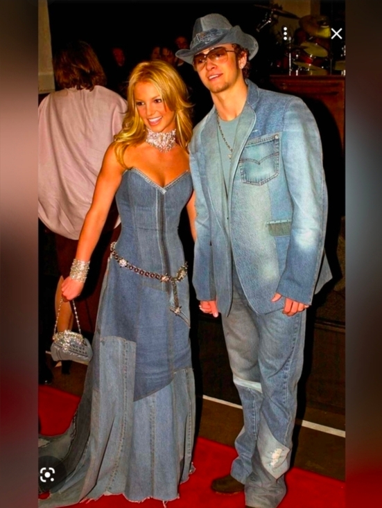 Tops - FOLLOW➡️ON INSTAGRAM @SINGSNSMILES 💐